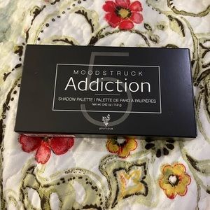 Younique Moodstruck Addiction 5 Palette